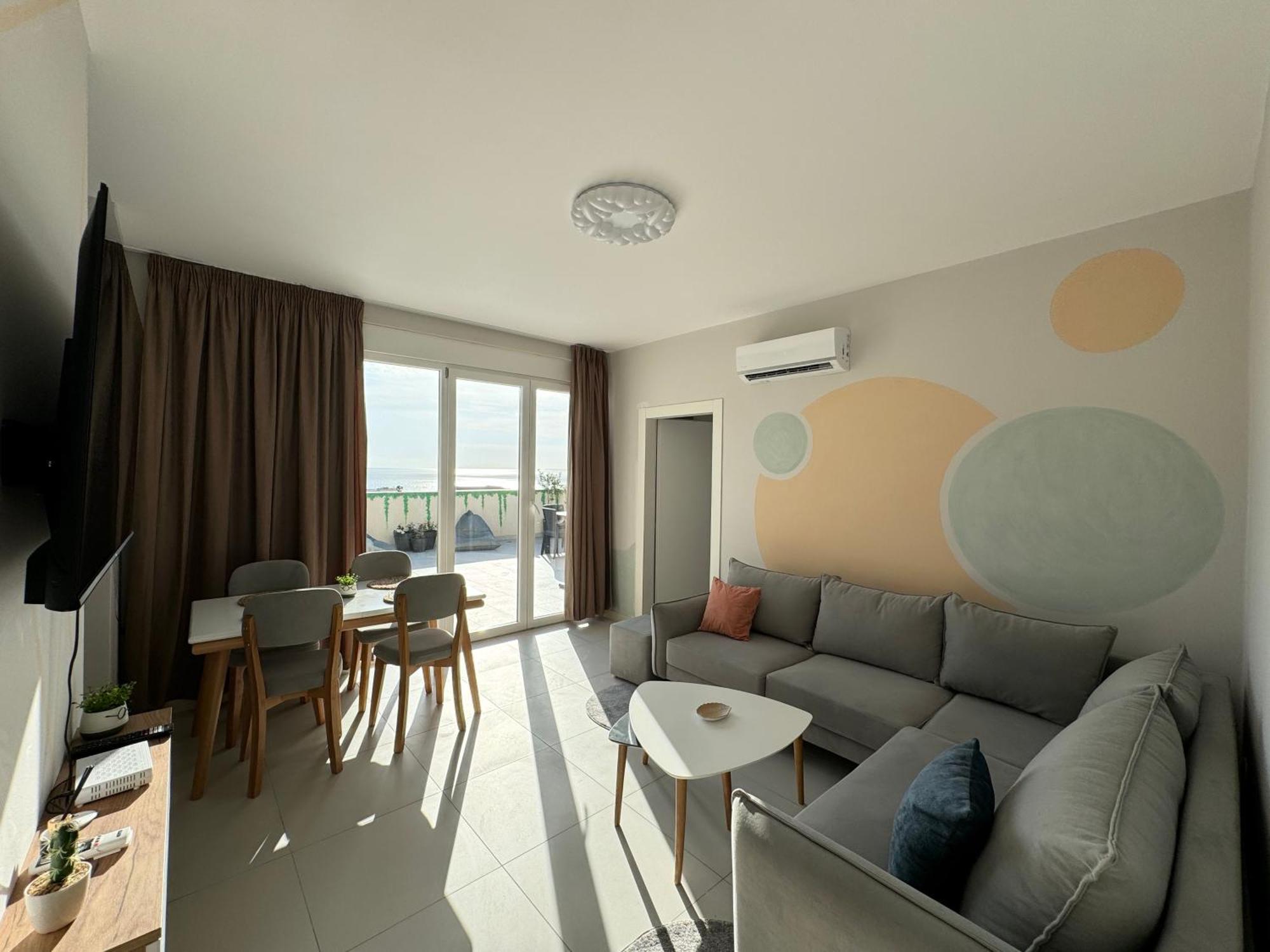R Apartment *