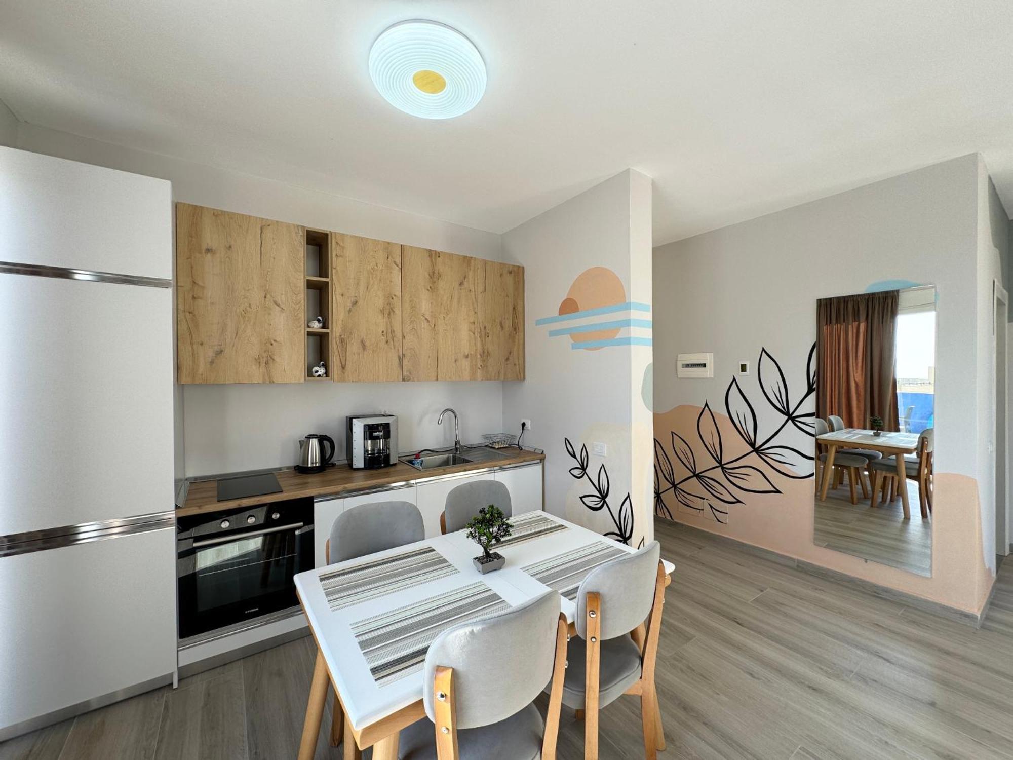 R Apartment *