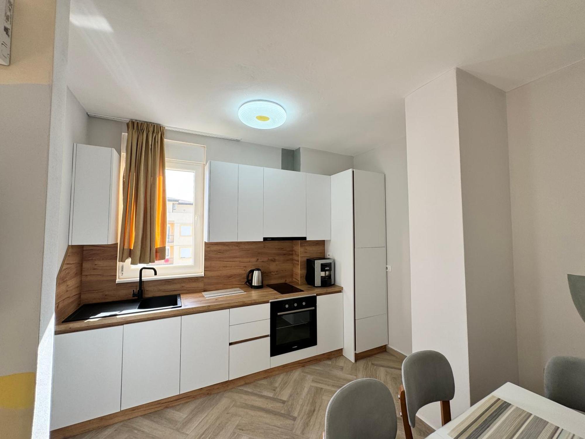 R Apartment *