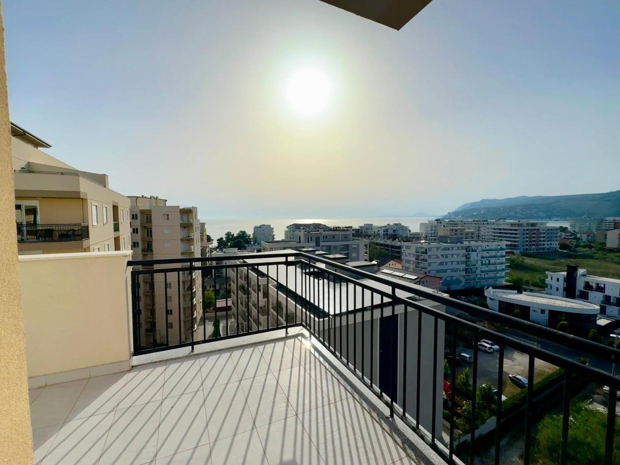 Apartment R *