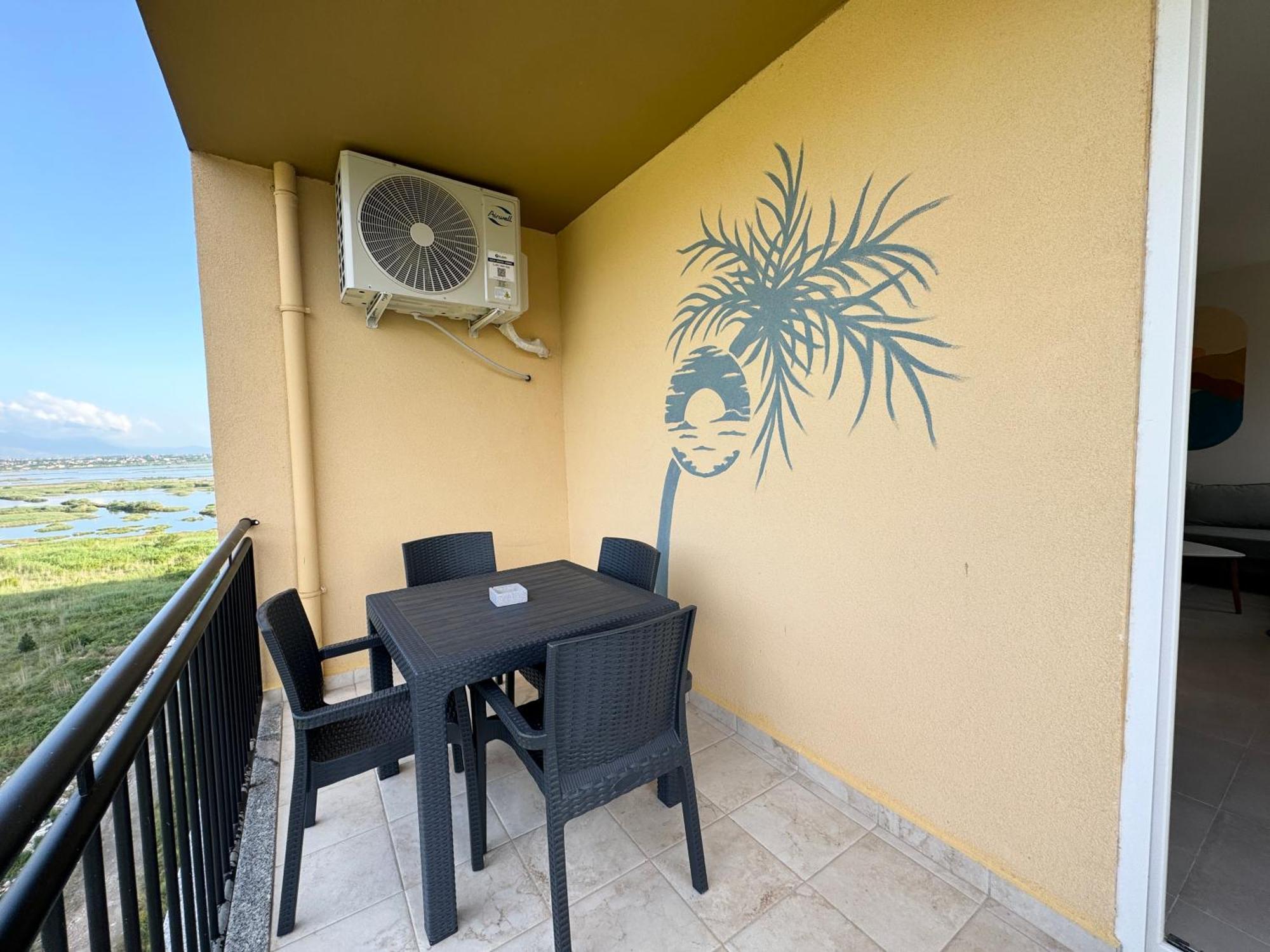 R Apartment