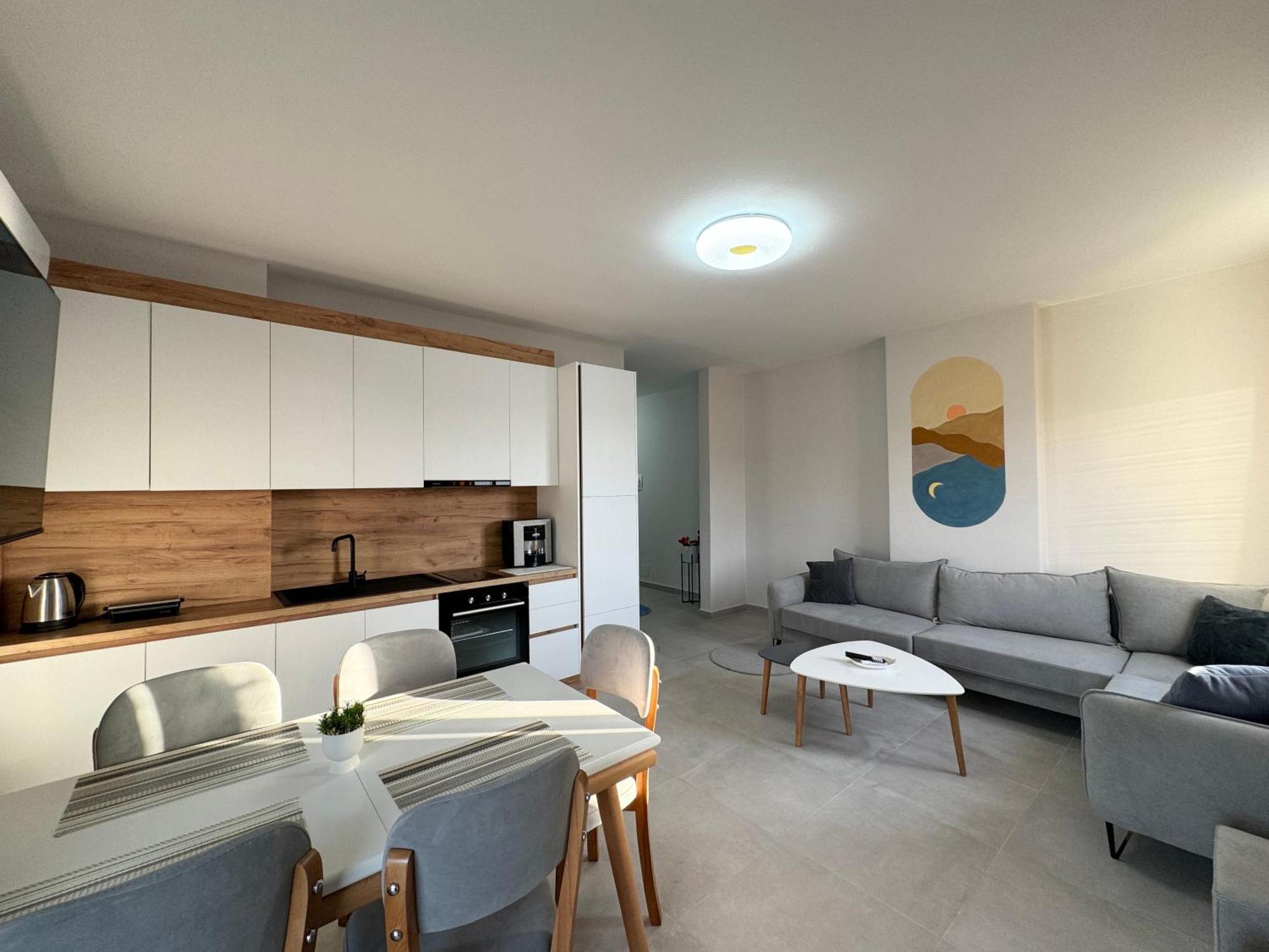 R Apartment Shëngjin